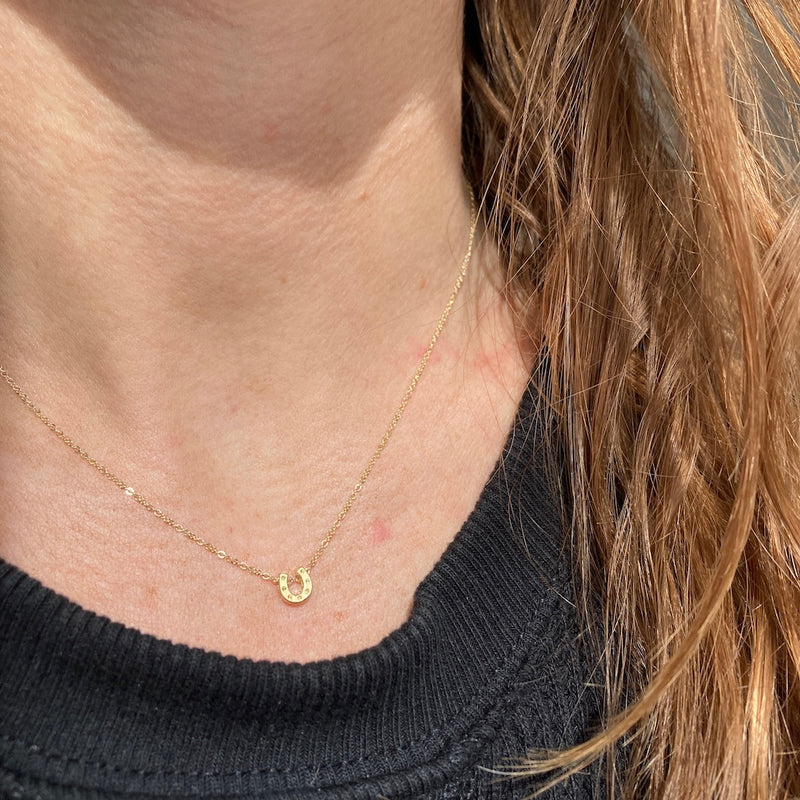 LUCKY HORSESHOE NECKLACE