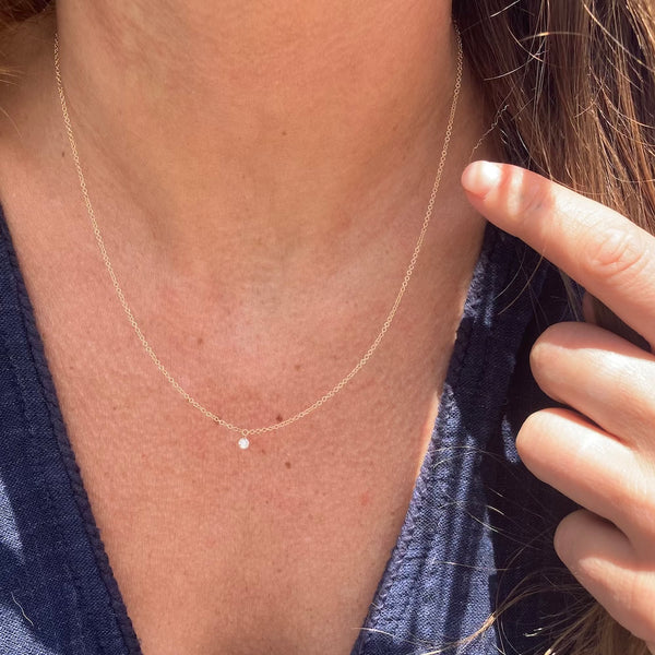 Minimalist diamond necklace in white gold