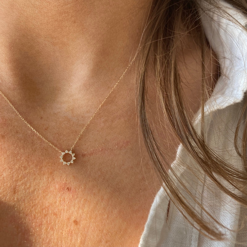 GLEAMING SUN DIAMOND NECKLACE