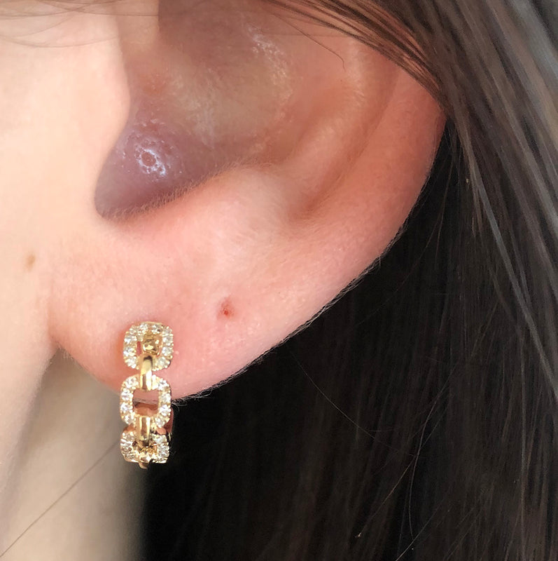 DIAMOND CHAIN LINK HUGGIE EARRING