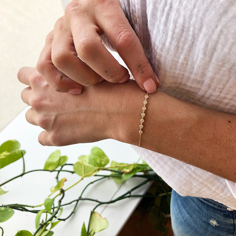 DAINTY DIAMOND DISC BRACELET