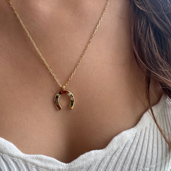 WANDERING LUCK HORSESHOE NECKLACE