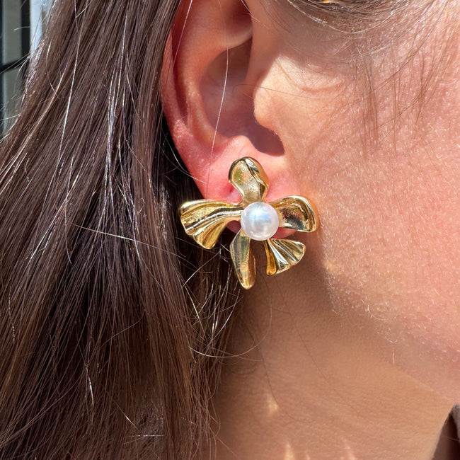PEARL PETAL STUDS