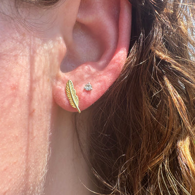 FLOATING FEATHER STUDS