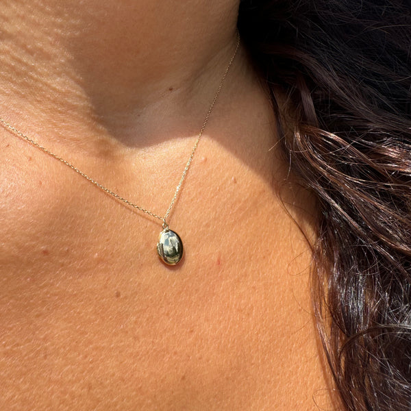 POLLY ENGRAVABLE LOCKET NECKLACE