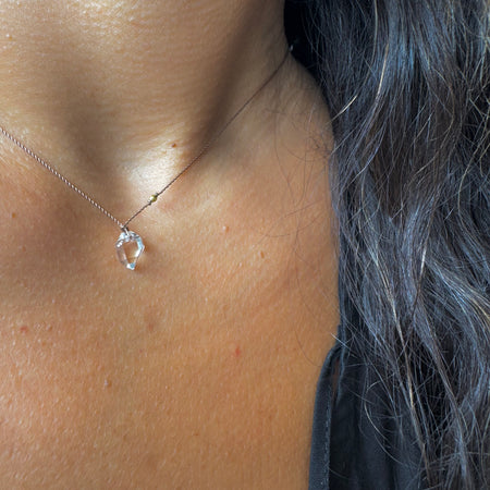 MINIMALIST DIAMOND BAR NECKLACE