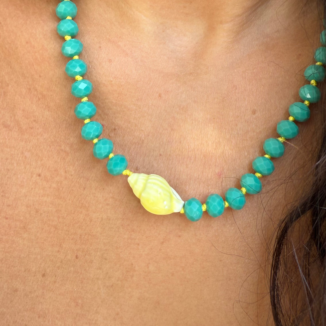 BEADED CONCH NECKLACE