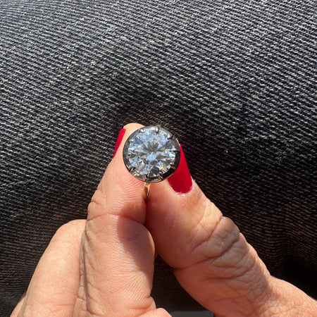 DIAMOND DUSTED PYRAMID RING