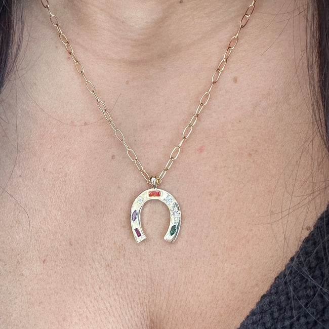 WANDERING LUCK HORSESHOE NECKLACE