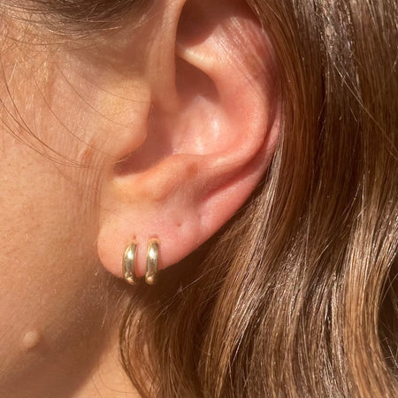 THE DRAGONFLY INN GOLD STUDS