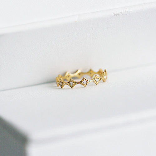 Diamond Shaped Spiky Eternity Band