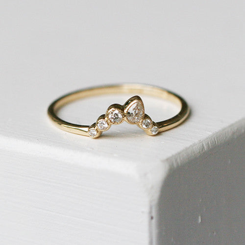 Round and Pear Shaped Diamond Curved Contour Ring Band