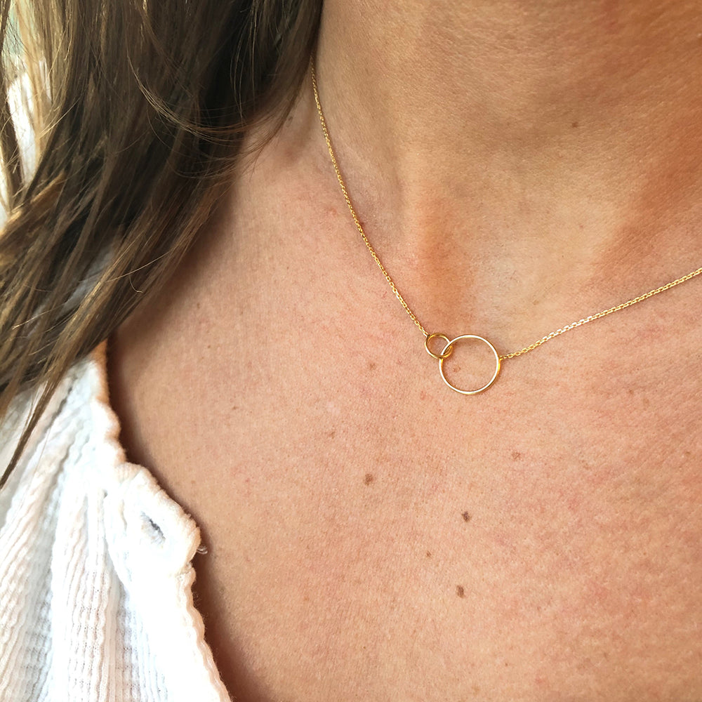 Gold Interlocking Circle Necklace